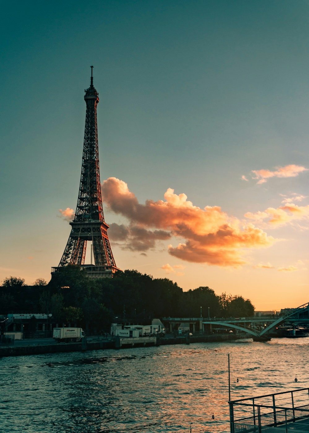 Paris — hình ảnh minh họa điểm đến Châu Âu